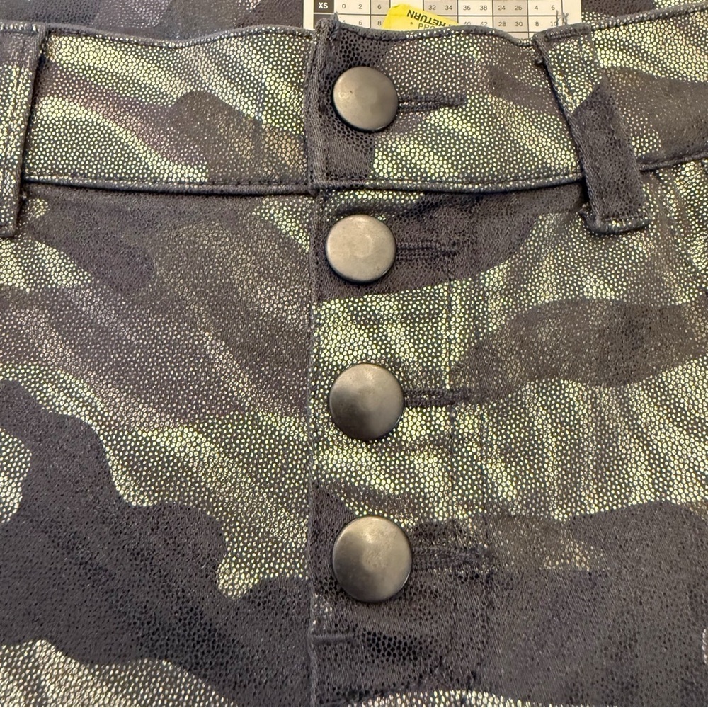 HUE Camo Metallic Skinny Pants Women’s Size Small – Stretchy, Stylish, & Sleek - Picture 5 of 16